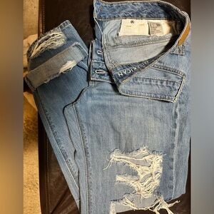 American Eagle distressed Tomgirl jeans size 6